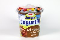Jogurtík čokoládový s kakaovým dražé COOP 135 g