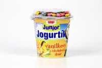 Jogurtík vanilkový s kakaovým dražé COOP 135 g 